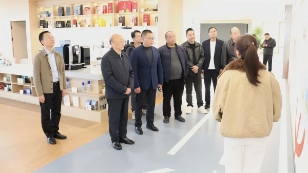 料箱式立体库安博体育与上海海港达成官